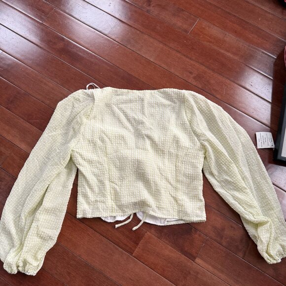 Elegant Cream Blouse with Tie Front - Picture 3 of 5